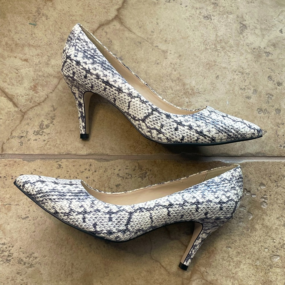 NWOT Cole Haan Grand.0S Cream/Black Snakeskin Pumps Heels Size 7.5B